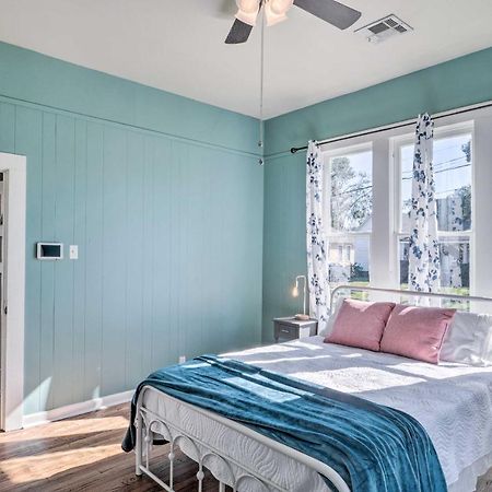 Lake Charles Cottage With Fireplace And Yard! エクステリア 写真