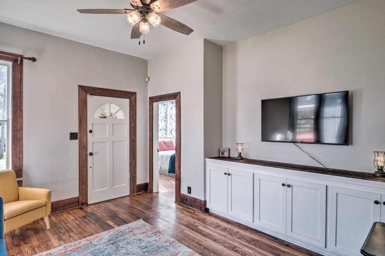 Lake Charles Cottage With Fireplace And Yard! エクステリア 写真