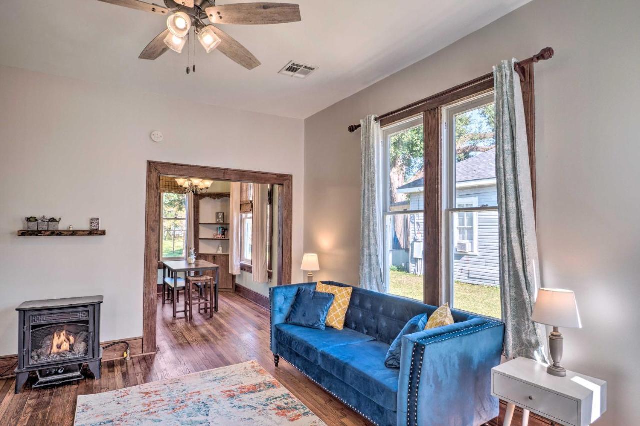 Lake Charles Cottage With Fireplace And Yard! エクステリア 写真