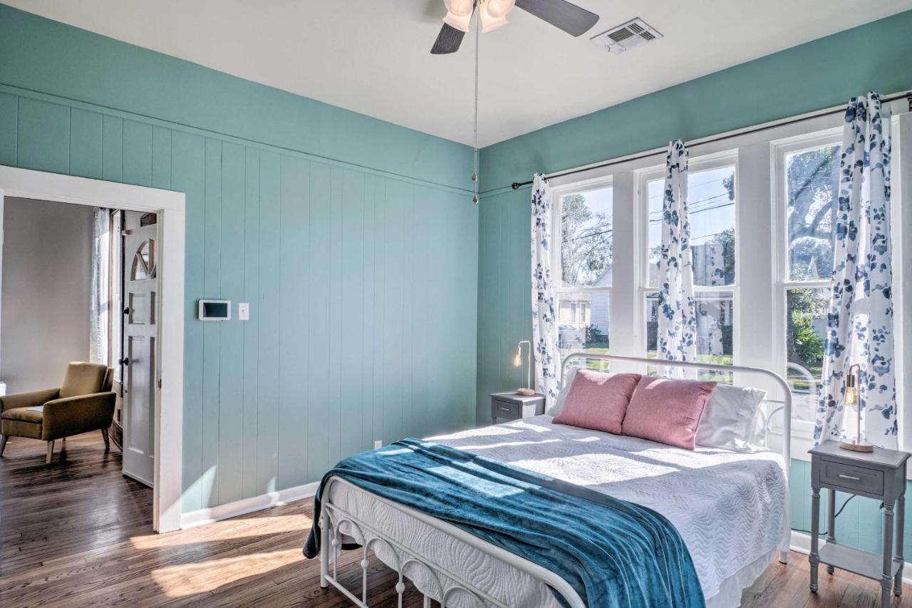 Lake Charles Cottage With Fireplace And Yard! エクステリア 写真