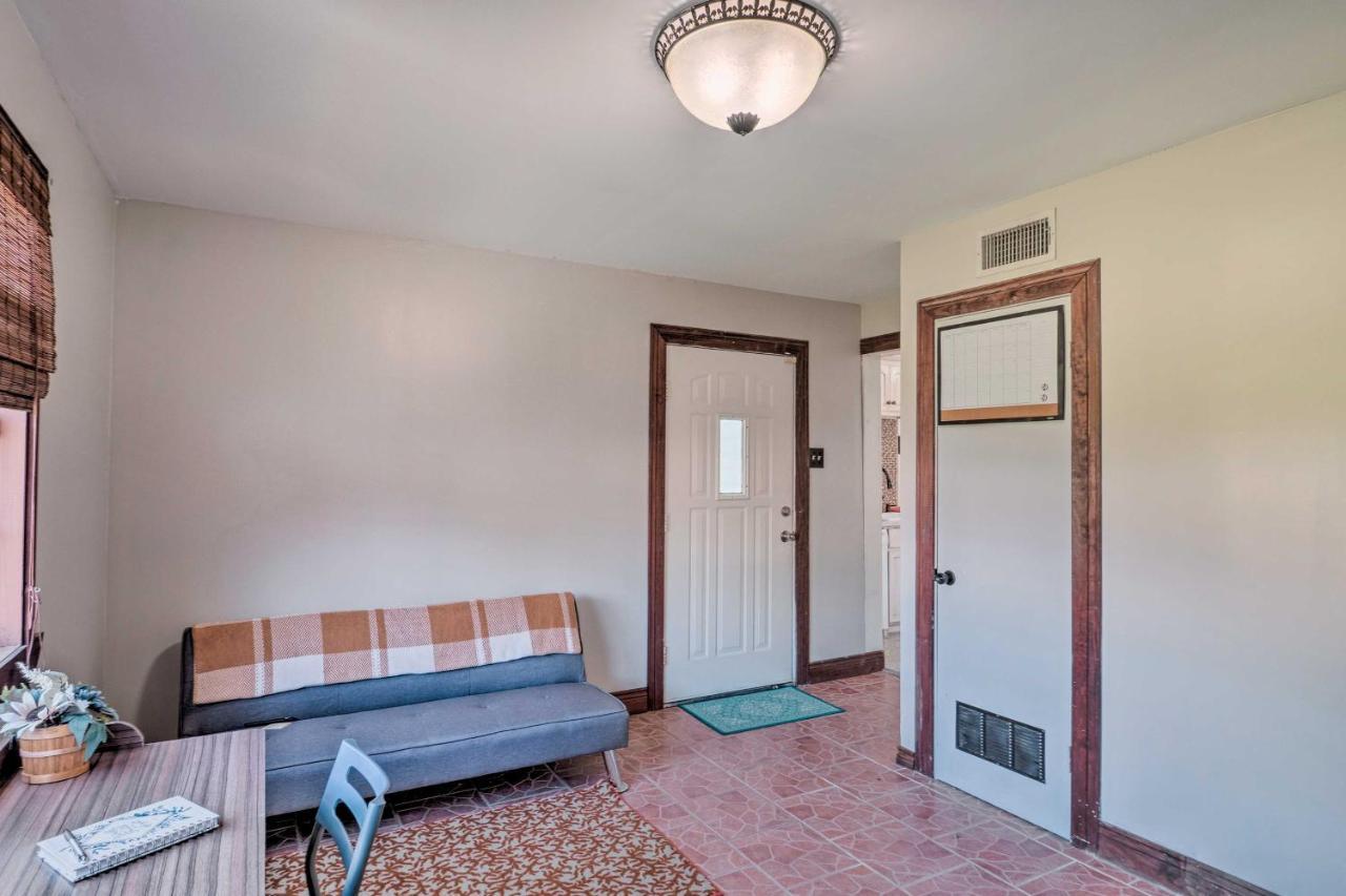 Lake Charles Cottage With Fireplace And Yard! エクステリア 写真